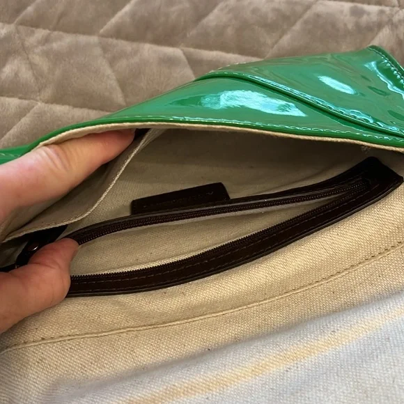 Antonio Melani Green Ava convertible Clutch or Shoulder Bag w/ gold chain strap - Picture 11 of 17